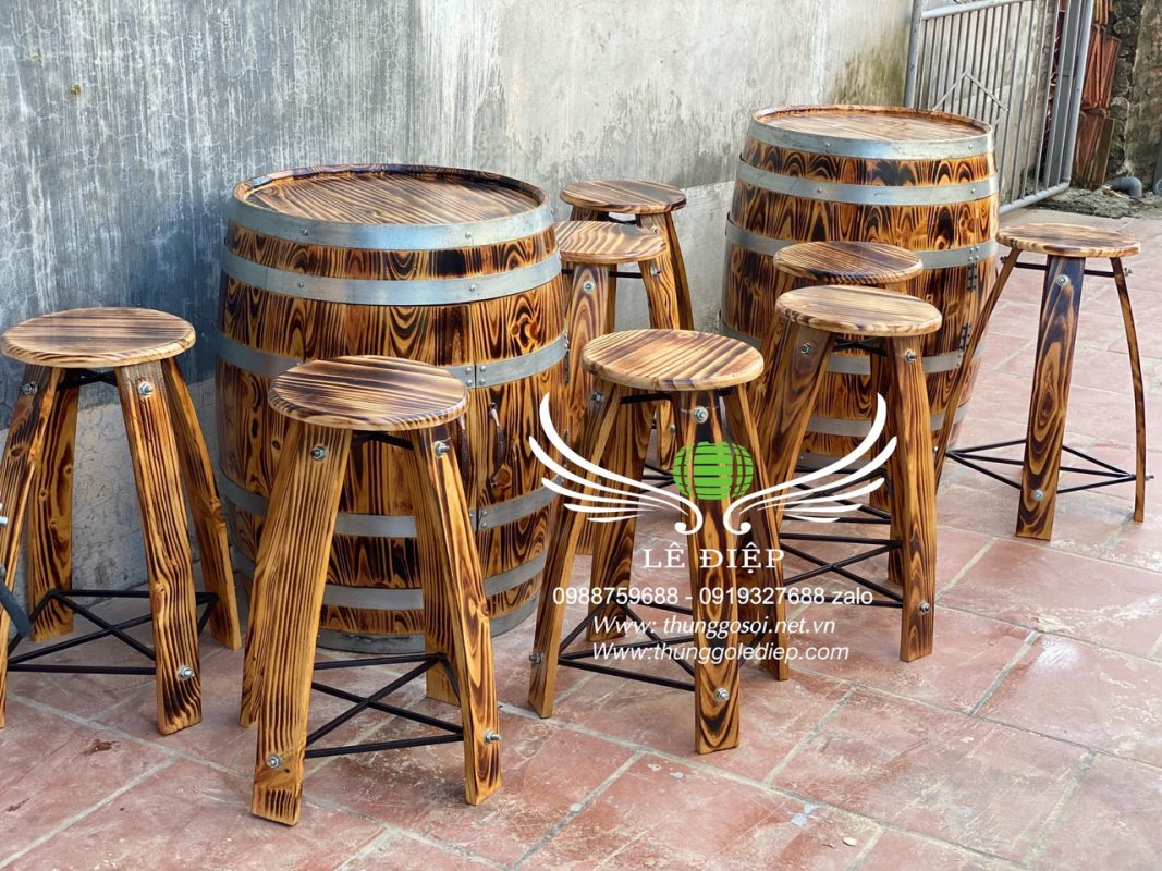 bàn trang trí quán bar