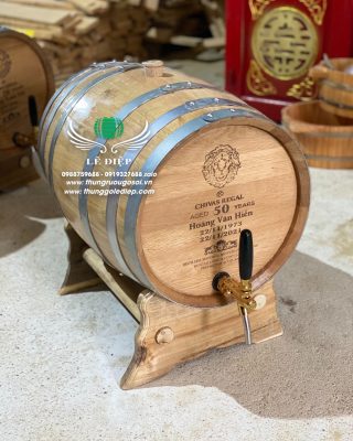 thùng rượu bằng gỗ sồi