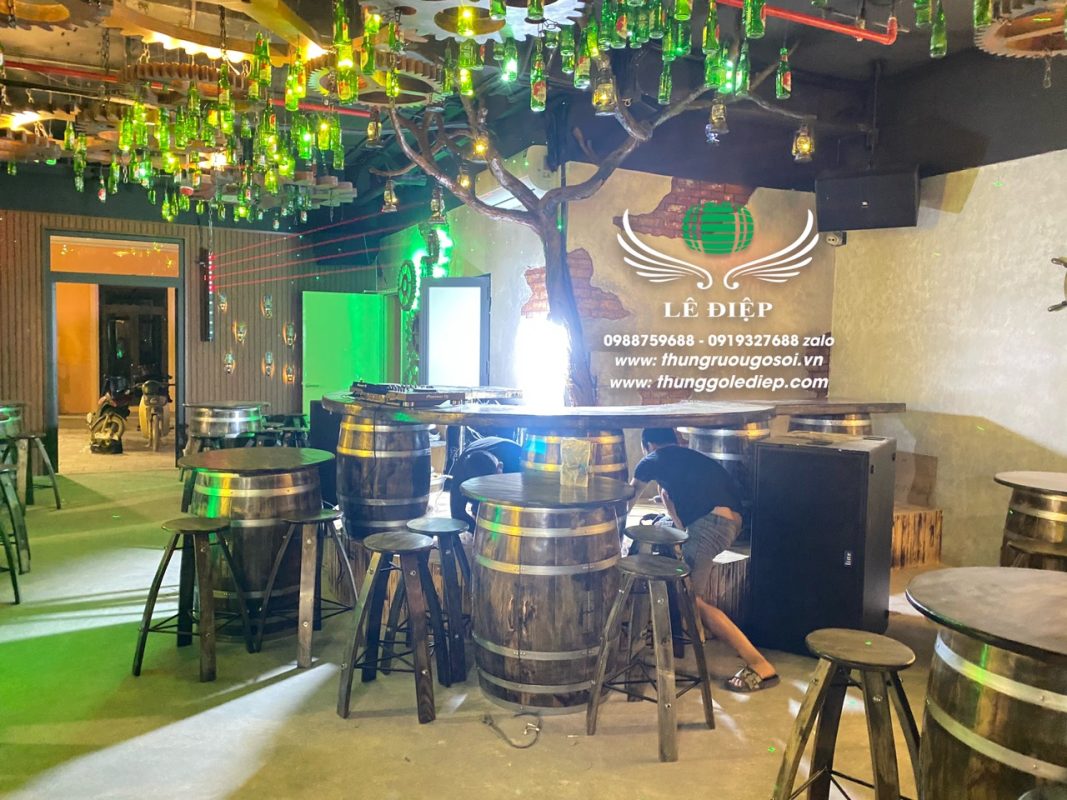 bàn quán bar